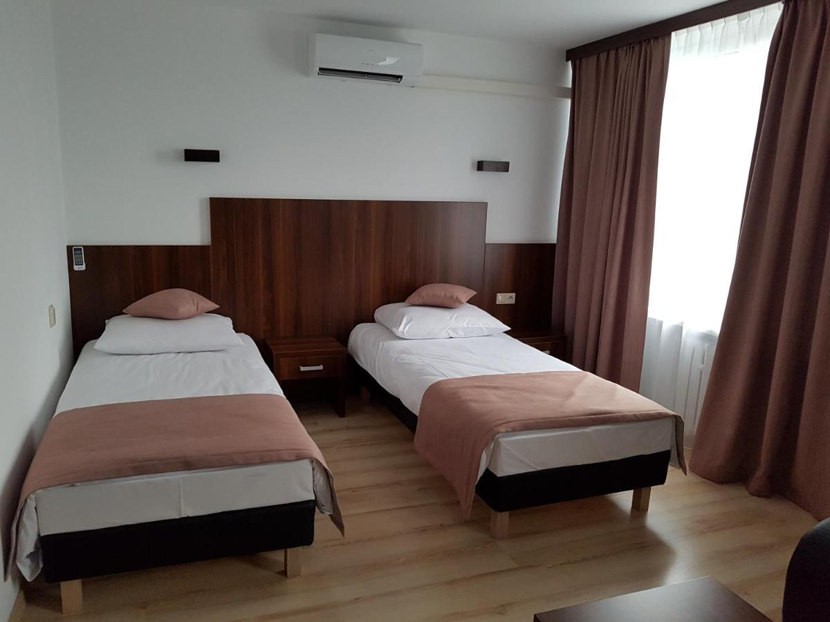 Pod Kominem Pokoje I Apartamenty Brzezie  Exteriör bild